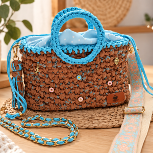 Bolso artesanal tejido a mano en tonos marrón y azul turquesa – Isa & Coo